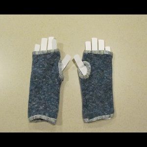 Wrist length texting gloves